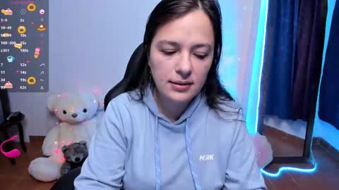 Snapshot of hidianapaola chatting on February 21, 12:49 am Diana online show from February 21, 12:49 am