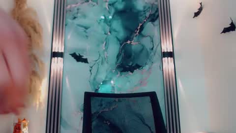 Hilary Avilan online show from October 27, 7:03 pm