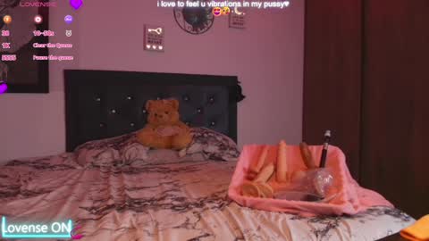 Snapshot of hilary_jones_22 chatting on January 18, 1:52 am LUNA new account FOLLOW ME online show from January 18, 1:52 am