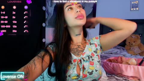 Snapshot of hilary_jones_22 chatting on January 19, 10:49 pm LUNA new account FOLLOW ME online show from January 19, 10:49 pm