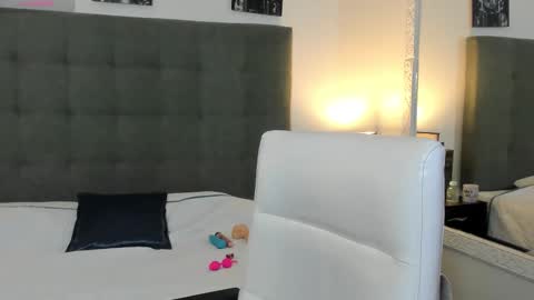 hilary_tailor online show from March 2, 4:35 pm