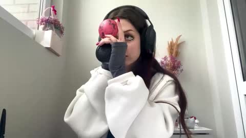 Hi Im Elizabeth online show from October 15, 1:23 pm