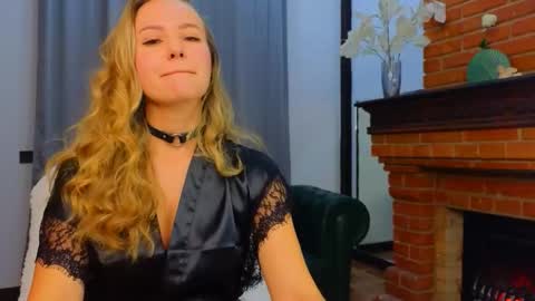 Snapshot of hloya_jons chatting on October 15, 1:20 am Ksenia online show from October 15, 1:20 am