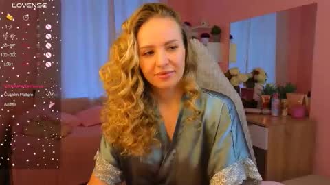 Snapshot of hloya_jons chatting on September 24, 1:45 am Ksenia online show from September 24, 1:45 am