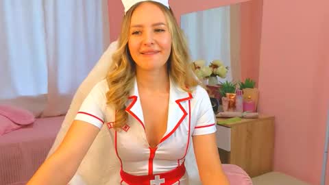 Snapshot of hloya_jons chatting on October 18, 1:54 am Ksenia online show from October 18, 1:54 am