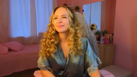 Snapshot of hloya_jons chatting on September 29, 2:10 am Ksenia online show from September 29, 2:10 am