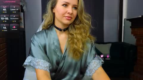 Snapshot of hloya_jons chatting on September 17, 2:37 am Ksenia online show from September 17, 2:37 am