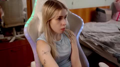 Holly online show from February 14, 7:16 pm