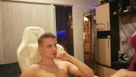 Extaz  Athrey  Howard online show from September 29, 7:24 pm