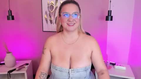 Hollie online show from November 1, 12:48 pm