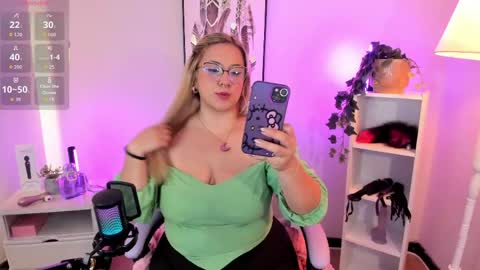 Hollie online show from April 16, 12:05 pm