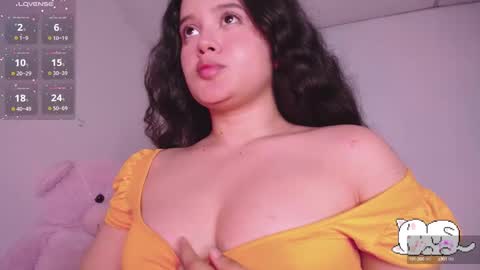 holly_16 online show from February 9, 10:54 pm
