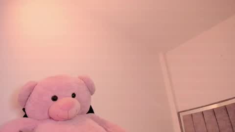holly_16 online show from April 30, 9:08 pm