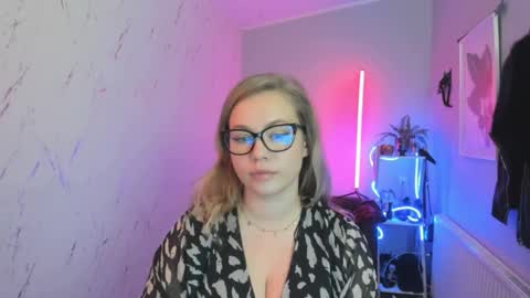 Holly online show from October 29, 7:03 pm