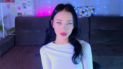 holly_berryy_ online show from October 6, 2:18 am