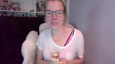 holly_bourbon online show from April 22, 10:17 pm