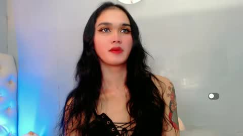 Snapshot of holly_sunshine69 chatting on January 20, 9:35 am Apple online show from January 20, 9:35 am