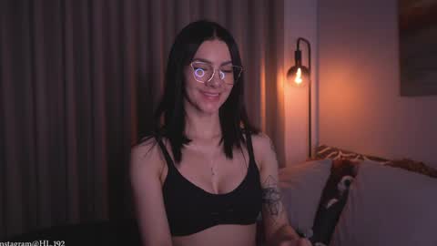 Holly Linder online show from April 9, 5:00 am