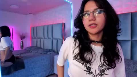 hollypeach_ online show from January 12, 10:06 pm