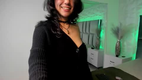 hollypeach_ online show from November 13, 8:55 pm