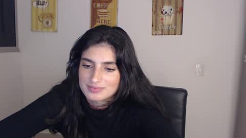 hollyshit_ online show from February 19, 3:39 am