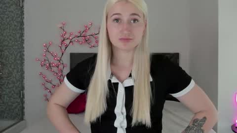 HollyTaillor online show from March 22, 1:26 pm