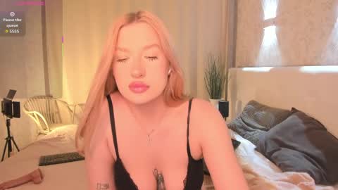 Emma online show from March 29, 1:18 am