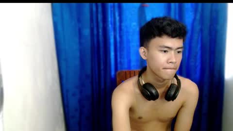 Snapshot of holy_fucker21 chatting on October 12, 4:05 am Jayjay online show from October 12, 4:05 am