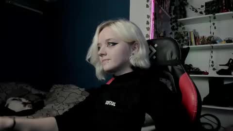 holy_mistresss online show from November 8, 10:29 am