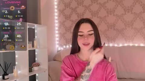 Mia online show from November 20, 4:44 am