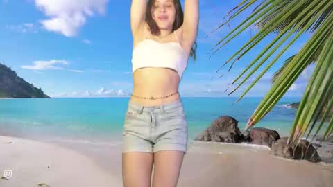 Snapshot of honeeeey_ chatting on October 15, 11:05 pm honeeeey_ online show from October 15, 11:05 pm