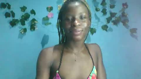 Snapshot of honey_bug2 chatting on October 17, 10:47 pm Queen online show from October 17, 10:47 pm