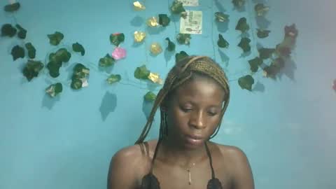 Snapshot of honey_bug2 chatting on October 1, 7:02 pm Queen online show from October 1, 7:02 pm