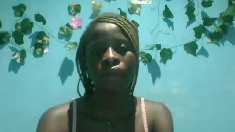 Snapshot of honey_bug2 chatting on September 28, 1:14 am Queen online show from September 28, 1:14 am
