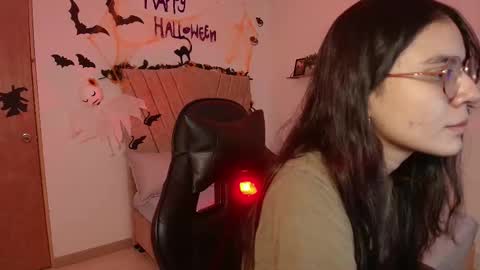   online show from October 10, 3:51 pm