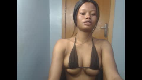 Snapshot of honey_juicydoll chatting on October 10, 9:15 am Sonia online show from October 10, 9:15 am