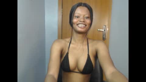 Snapshot of honey_juicydoll chatting on October 11, 9:25 am Sonia online show from October 11, 9:25 am