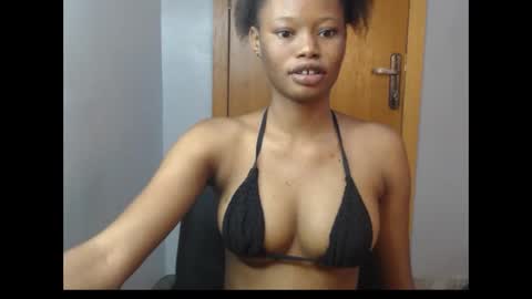 Snapshot of honey_juicydoll chatting on October 18, 10:19 am Sonia online show from October 18, 10:19 am
