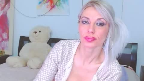 honey_lara online show from February 12, 6:28 am