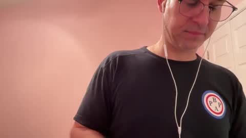 Snapshot of honey_man14 chatting on October 6, 6:37 pm honey_man14 online show from October 6, 6:37 pm