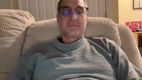 Snapshot of honey_man14 chatting on February 19, 4:34 am honey_man14 online show from February 19, 4:34 am