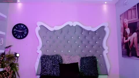 honey_moontsts online show from April 17, 11:56 am