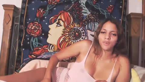 honey_raynes online show from December 14, 4:23 am