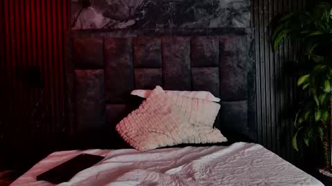 Snapshot of honey_sunn_ chatting on October 14, 1:47 pm honey_sunn_ online show from October 14, 1:47 pm