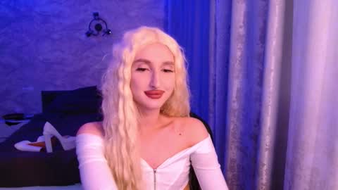 Snapshot of honey_sunset chatting on October 4, 5:55 pm honey_sunset online show from October 4, 5:55 pm