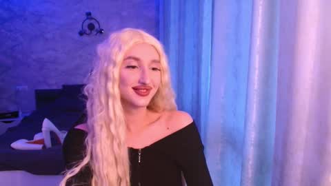 Snapshot of honey_sunset chatting on October 10, 1:17 pm honey_sunset online show from October 10, 1:17 pm