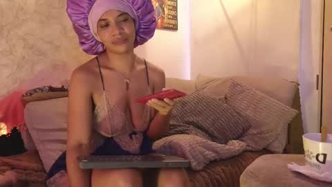 Snapshot of honey_sweet8 chatting on March 10, 1:00 pm Honey-Sweett online show from March 10, 1:00 pm