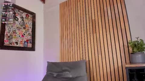 Sofia independent model online show from February 23, 12:07 pm