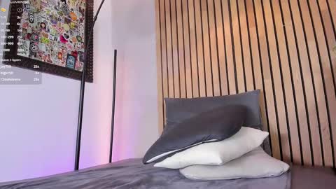 Sofia independent model online show from March 8, 2:30 pm