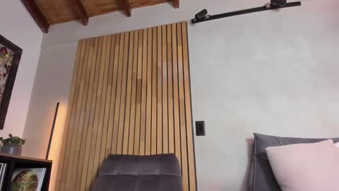 Sofia independent model online show from February 25, 2:26 pm